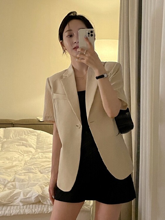 Lifestyle Of Korean - Damska marynarka z krótkim rękawem w