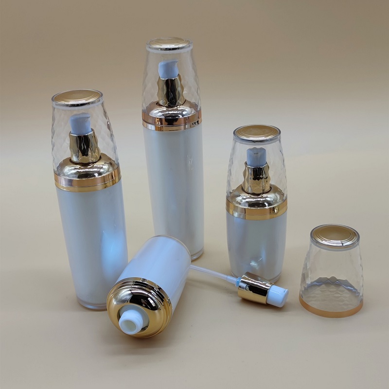 Butelka akrylowa z pompką w ks – Essence Serum Toner recenzja i cena