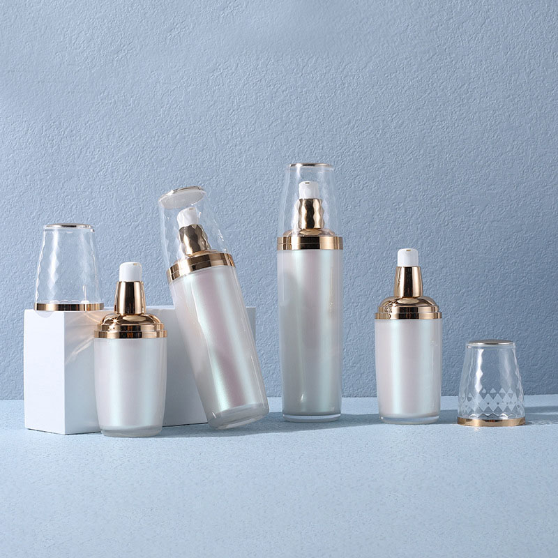 Butelka akrylowa z pompką w ks – Essence Serum Toner recenzja i cena